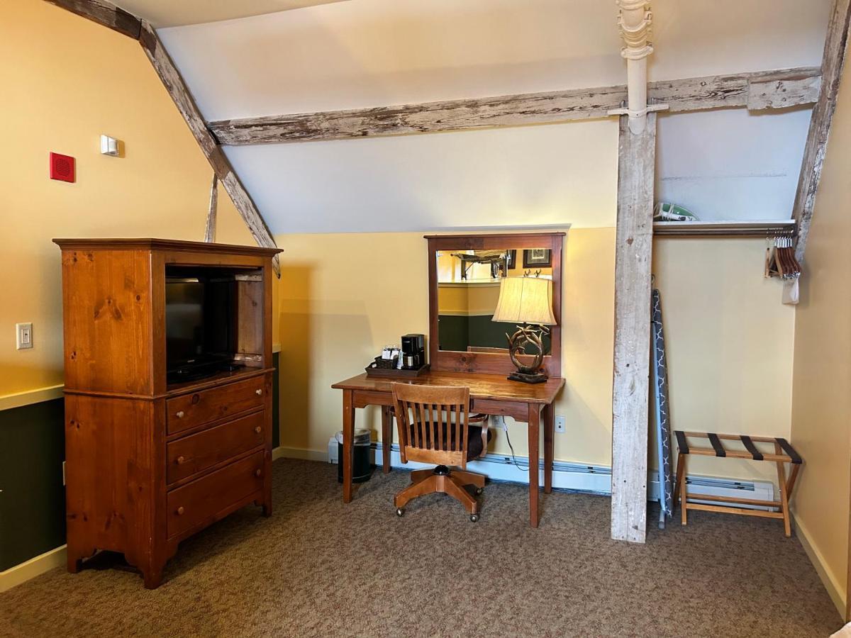 The Common Man Inn, Spa & Lodge プリマス エクステリア 写真