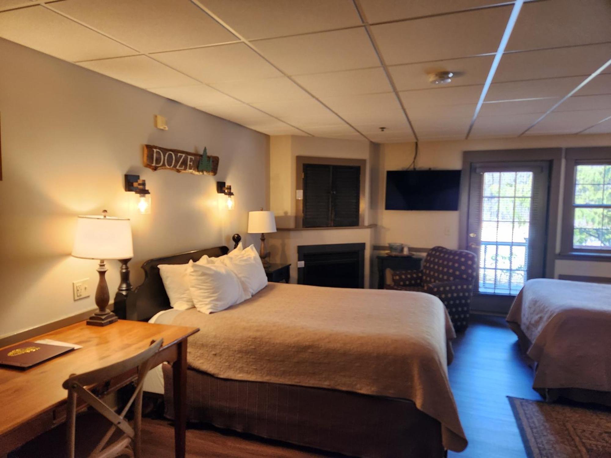 The Common Man Inn, Spa & Lodge プリマス エクステリア 写真